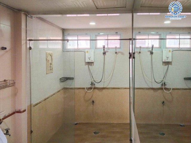 *****บ้านเดี่ยวมือสองย่านกรุงเทพฯ ม.ซื่อตรง28 นวมินทร์ เนื้อที่กว้างขวางมากถึง 108 ตร.ว. ฟังก์ชัน 5 ห้องนอน 4 ห้องน้ำ ที่จอดรถ 2 คัน บ้านหลังใหญ่ พื้นที่ใช้สอยกว้างขวาง พร้อมเข้าอยู่ บนทำเลแห่งการเดินทาง ใกล้รถไฟฟ้าสายสีชมพู "สถานีรามอินทรา40" และจุดขึ้นทางด่วน "รามอินทรา"